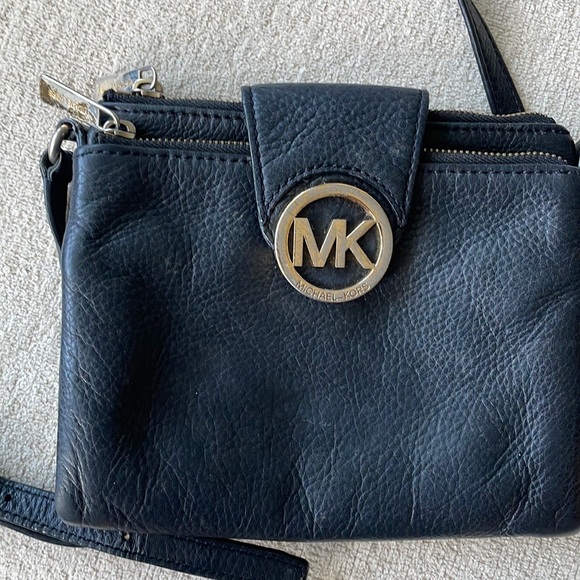 Michael Kors Fulton crossbody bag small black pebbled leather gold logo - Picture 5 of 12
